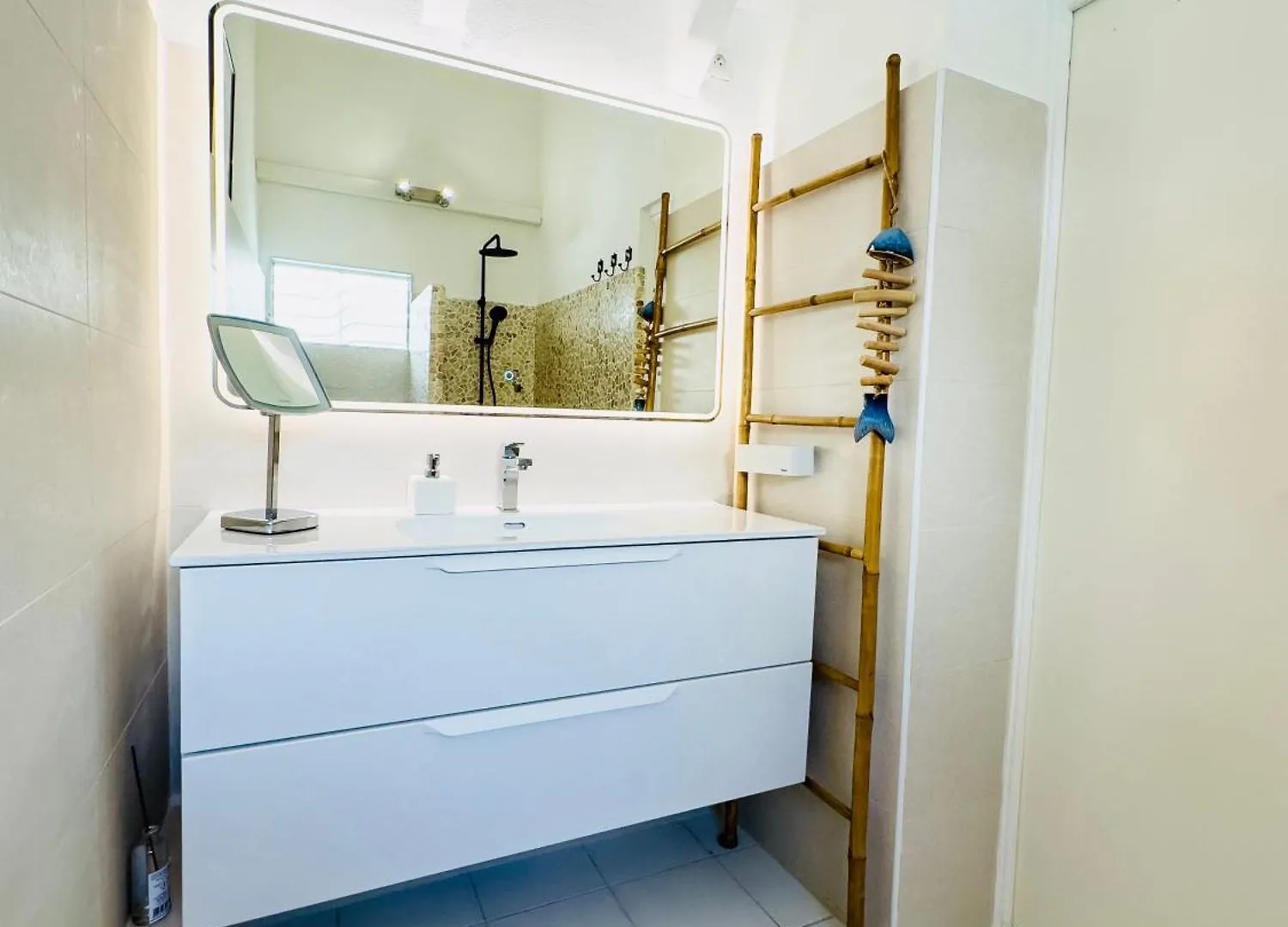 Appartamento Spacious Waterfront 2 Bedroom Condo With 2 Bathrooms, Pool, Ac Baie Nettle