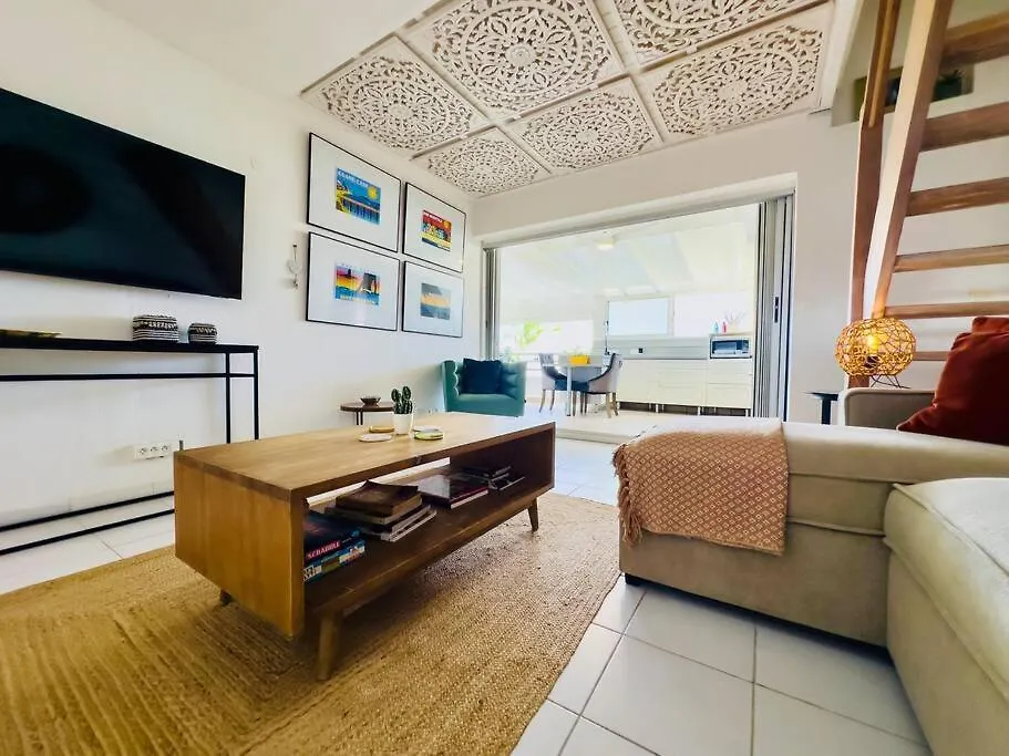 Spacious Waterfront 2 Bedroom Condo With 2 Bathrooms, Pool, Ac Baie Nettle Appartamento